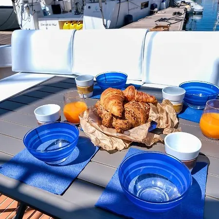 Houseboat Isurus Quinto Holiday home *