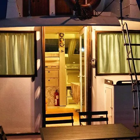 Houseboat Isurus Quinto