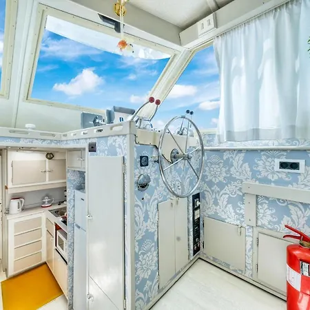 Houseboat Isurus Quinto